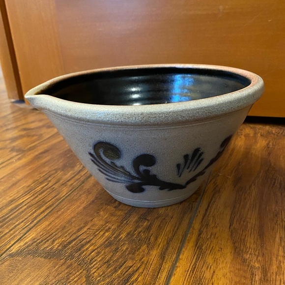 Wisconsin Pottery Salt Glazed Floral Mixing Bowl 8" Wide 1995 Handled Vintage - Picture 8 of 8